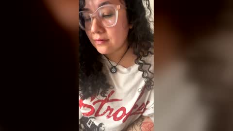 V A N E S S A  online show from March 29, 3:42 pm