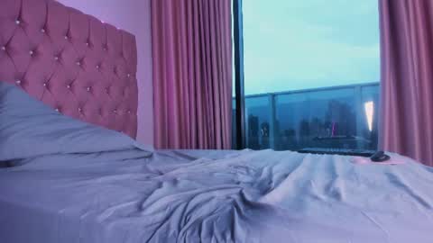 VanillaFlo online show from August 13, 6:27 am