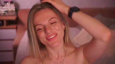 Sophie online show from July 28, 3:12 am