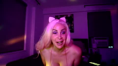 Vanity Estrada online show from August 3, 4:30 am