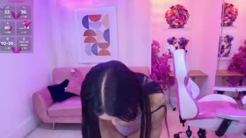   online show from August 8, 1:33 pm