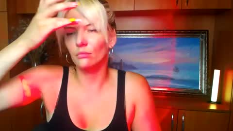 Vanessa online show from August 4, 8:00 am