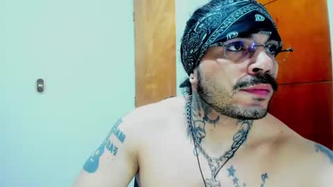 vanvelckan_ online show from July 2, 6:47 am