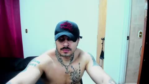 vanvelckan_ online show from July 30, 6:54 am