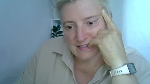 vea_motty online show from August 6, 4:39 pm