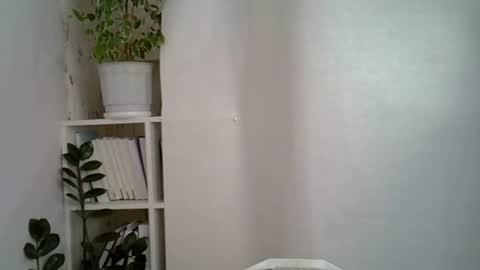 vea_motty online show from August 9, 1:01 pm