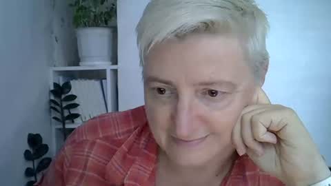 vea_motty online show from August 16, 12:20 pm