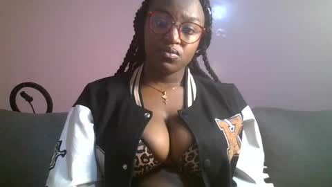 vee_quest online show from August 3, 8:27 pm