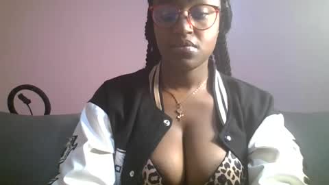 vee_quest online show from August 3, 9:33 pm