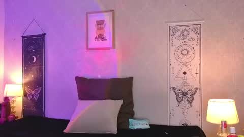 veesimons_dh online show from August 6, 8:41 pm