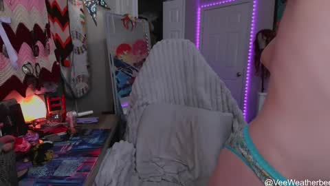 Violet Weatherbee online show from May 30, 1:52 am