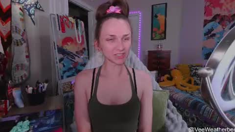 Violet Weatherbee online show from August 15, 1:31 am