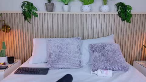 Mia brando online show from August 5, 10:08 pm