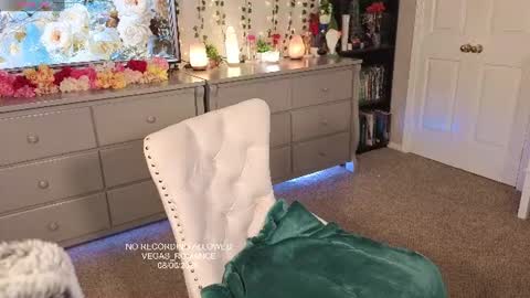 vegas_romance online show from August 7, 4:56 am