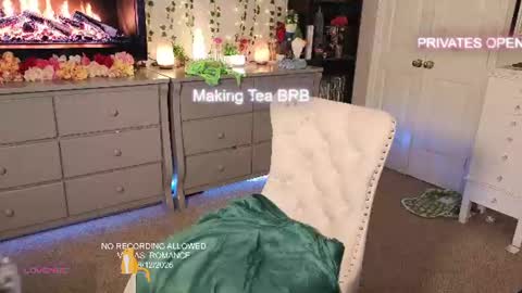 vegas_romance online show from August 14, 2:15 am