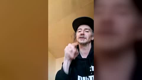 vekkuliverstas online show from August 9, 8:15 am