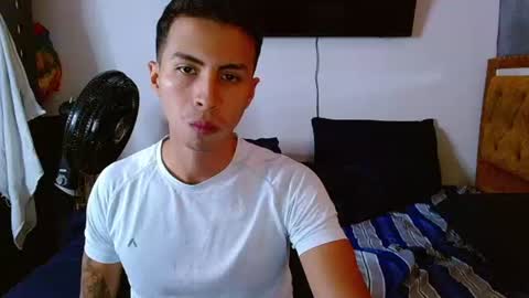 velk_hot1 online show from August 5, 12:58 pm