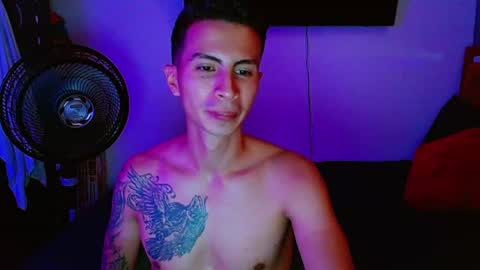 velk_hot1 online show from August 6, 9:47 pm