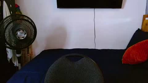 velk_hot1 online show from August 7, 9:15 pm