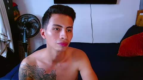 velk_hot1 online show from August 13, 9:18 pm