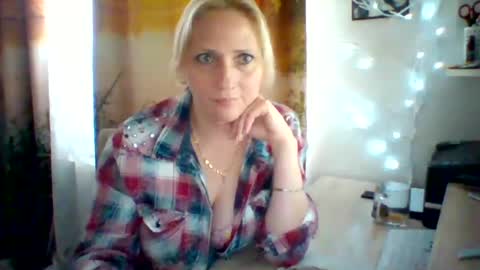velka_raspberry online show from August 21, 1:50 pm