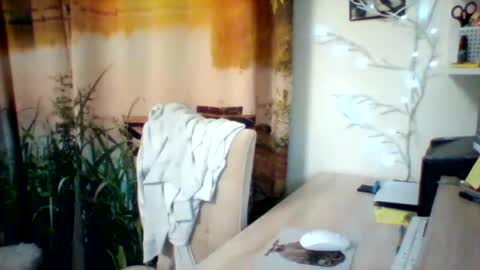 velka_raspberry online show from August 22, 5:52 pm
