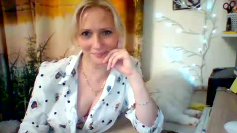 velka_raspberry online show from August 22, 6:58 pm