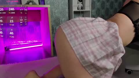 Elly online show from September 3, 1:58 pm