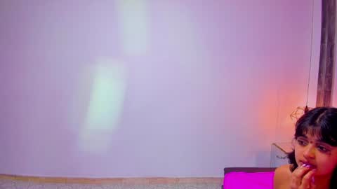 velvet_giirll online show from August 4, 7:22 pm