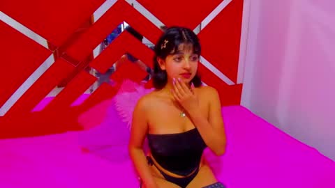 velvet_giirll online show from August 5, 3:32 pm