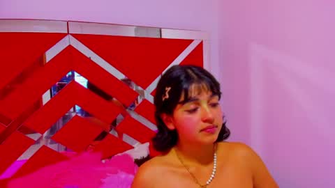 velvet_giirll online show from August 5, 7:01 pm