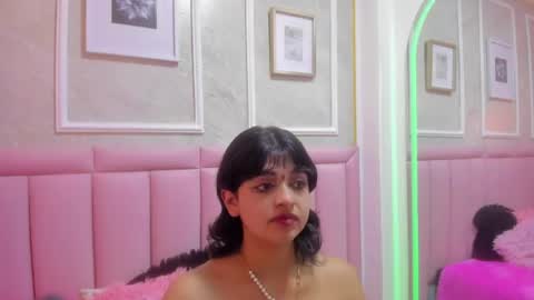 velvet_giirll online show from August 12, 2:52 pm
