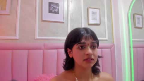 velvet_giirll online show from August 12, 8:22 pm
