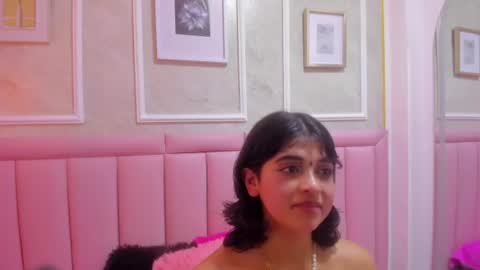 velvet_giirll online show from August 14, 5:38 pm