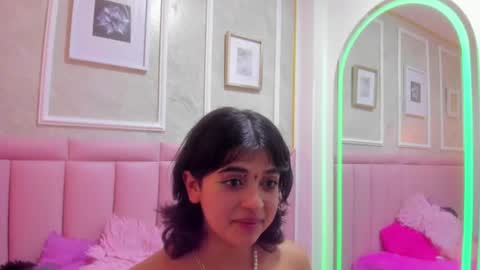 velvet_giirll online show from August 14, 7:50 pm