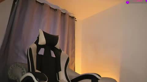 Velvet  online show from August 7, 1:33 pm