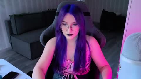 Violet online show from July 22, 1:13 pm