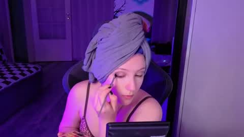 Violet online show from August 13, 6:27 am