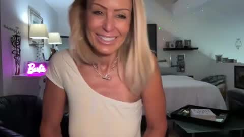 VelvetBarbie online show from August 16, 5:28 pm