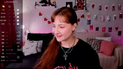 Mia online show from July 5, 11:24 am