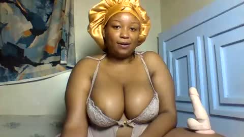 Prettie diva online show from August 4, 9:45 pm