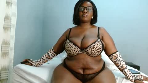 velvetychocolate1 online show from July 9, 3:11 am