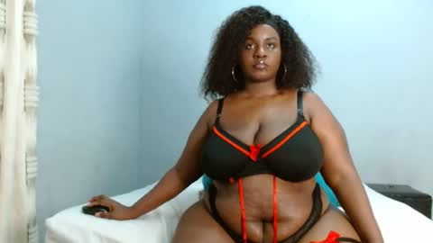 velvetychocolate1 online show from July 11, 3:23 am