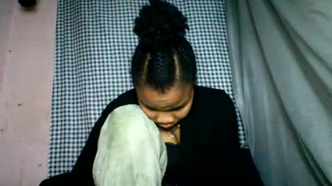 velyssa online show from August 8, 2:22 am