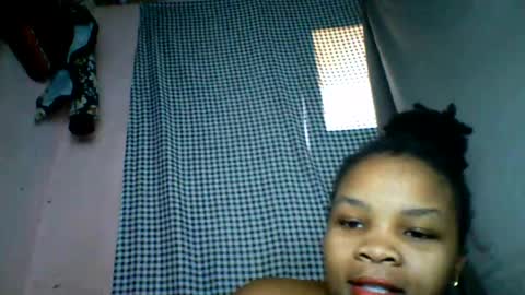 velyssa online show from August 8, 8:25 am