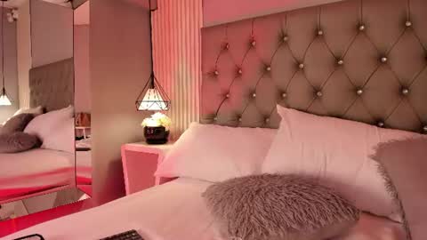 venez sofia  online show from August 3, 7:43 pm