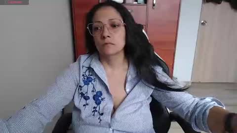 venus496613 online show from August 2, 6:37 pm