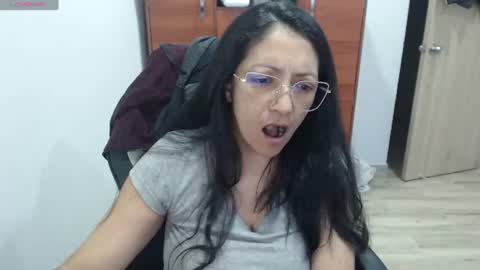 venus496613 online show from August 3, 11:12 pm