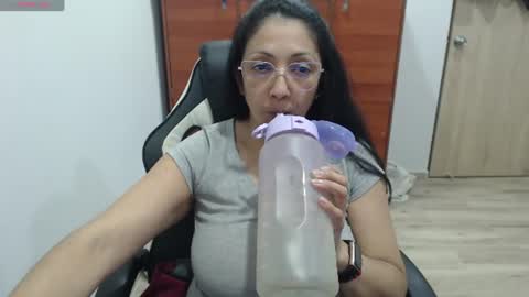 venus496613 online show from August 4, 1:24 am