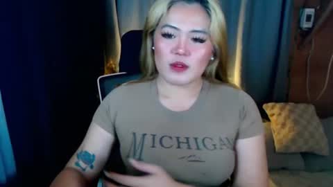 I am Colly Your mystery girl online show from August 3, 4:41 am